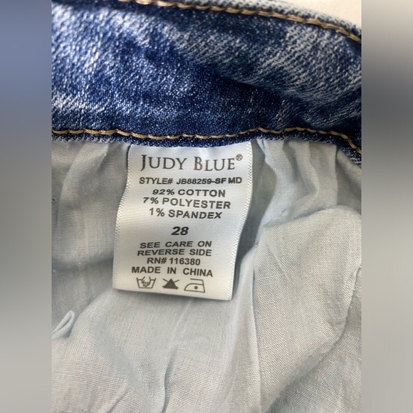 Judy Blue JB88259 Hi-Rise Relaxed Fit Skinny Jeans Raw Hem women’s size 28 - Picture 8 of 9